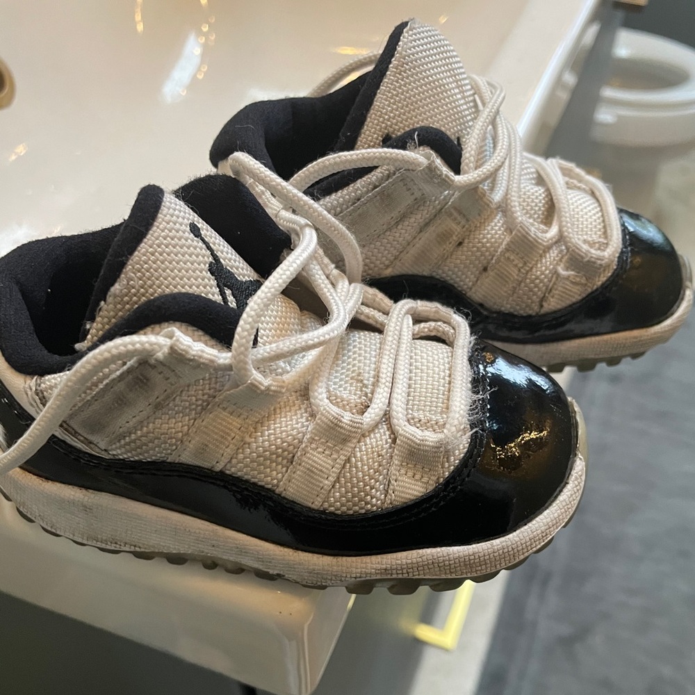 Jordan concorde 11 lows Size 6C